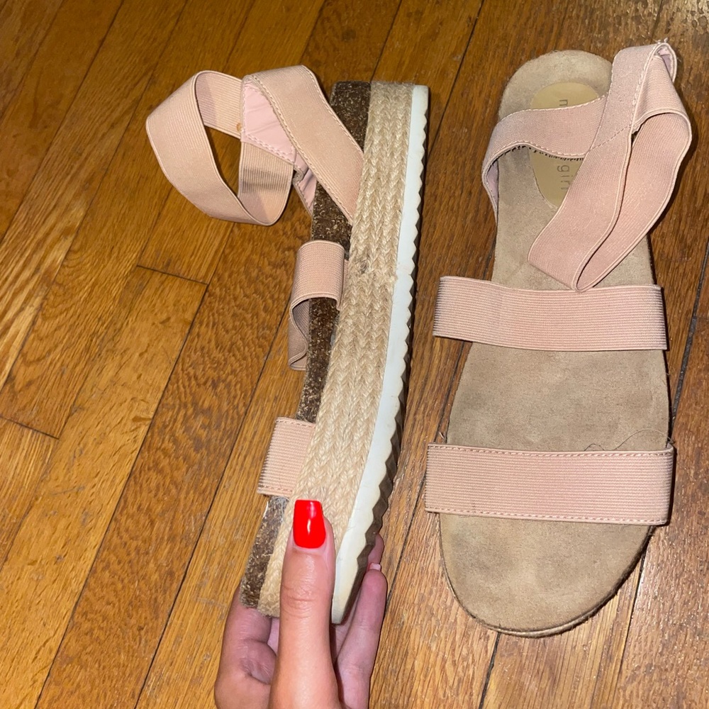 Platform Sandals - Picture 3 of 4